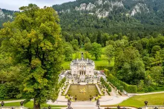 Schloss Linderhof in den Ammergauer Alpen