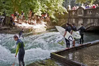 Eisbach Surfen München