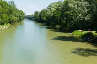 Die Isarauen nördlich der Brücke St. Emmeram