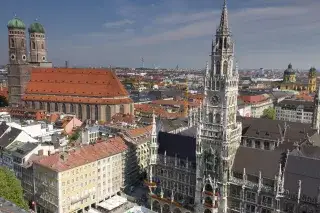 Ausblick vom Alten Peter auf den Marienplatz mit Rathaus und Frauenkirche