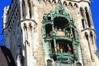 Glockenspiel im Rathausturm am Münchner Marienplatz