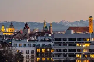 Aussicht vom Hügel im Luitpoldpark auf München