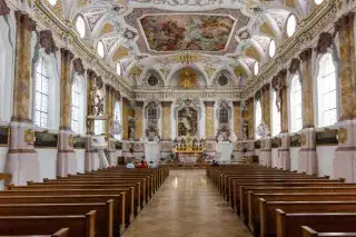 Innenansicht der Bürgersaalkirche in der Altstadt