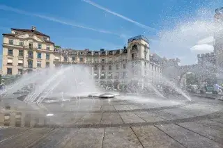 Brunnen am Karlsplatz Stachus im Sommer