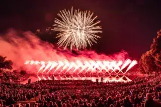 Feuerwerk beim Sommernachtstraum im Olympiapark