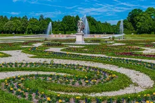 Im symmetrischen Barockgarten der Schlossanlage Schleißheim.