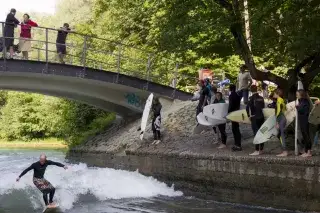 Surfer Floßlände