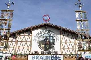 Die Bräurosl von außen auf dem Oktoberfest