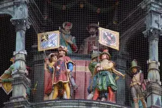 Das Glockenspiel im Turm des Neuen Rathauses