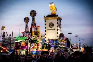 Wiesn bei Nacht