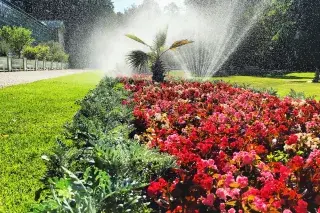 Rasensprinkler im Schlosspark Nymphenburg