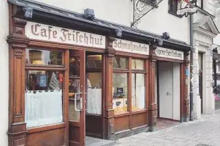 Cafe Frischhut am Viktualienmarkt - Schmalznudeln, Auszogne, Krapfen