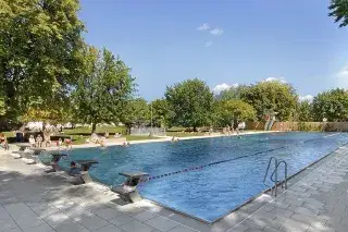 Schwimmbecken im Freibad Dantebad