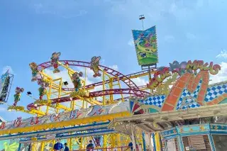 Das Fahrgeschäft Wilde Maus auf dem Oktoberfest