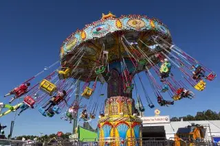 Fahrgeschäfte auf dem Oktoberfest: Der Wellenflieger Lechner