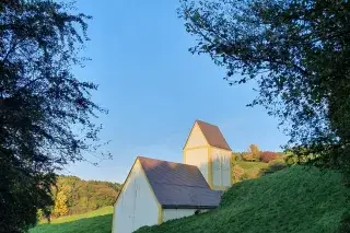 Die Heilig-Kreuz-Kirche in Fröttmaning,