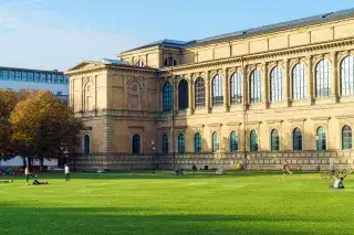 Die Alte Pinakothek ist eine der bedeutendsten Gemäldegalerien der Welt