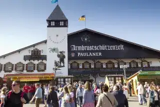 Das Armbrustschützenzelt von außen