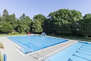 Zwei Becken im Bad Georgenschwaige