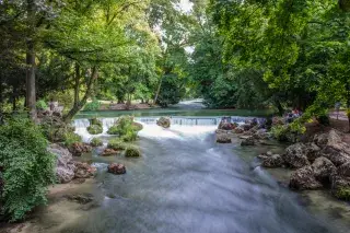 Wasserfall im Englischen Garten