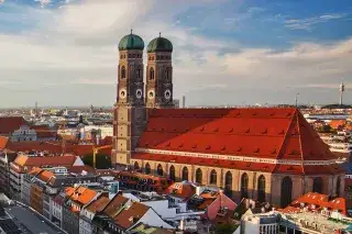 Die Frauenkirche ist das Wahrzeichen der Stadt