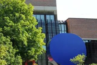 Das "Gerundete Blau" vor dem Gasteig