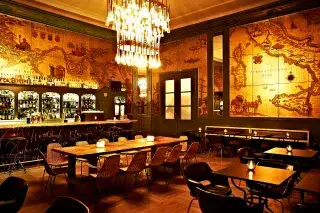 Die Goldene Bar von innen