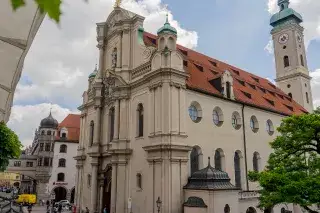 Die Heilig-Geist-Kirche am Viktualienmarkt