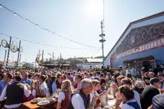 Perfektes Biergartenwetter auf der Oidn Wiesn