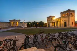 Sonnenuntergang am Königsplatz im Kunstareal in der Maxvorstadt