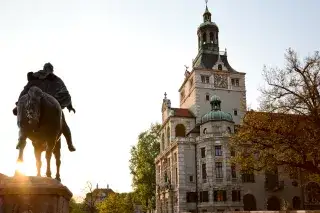 Reiterdenkmal vor dem Bayerischen Nationalmuseum