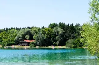 Hütte der Wasserwacht am Regattaparksee