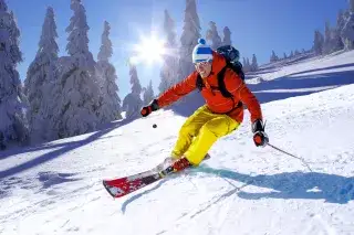 Skifahrer in der Sonne