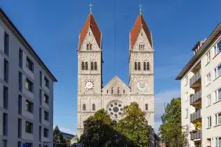 Die Pfarrkirche Sankt Benno in der Maxvorstadt von außen