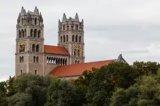 Die Pfarrkirche St. Maximilian am Isarufer