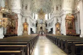 So sieht die Jesuitenkirche St. Michael von innen aus