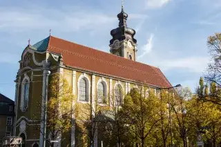 Die Klosterkirche Sankt Theresia von außen