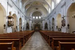 Die Klosterkirche Sankt Theresia von innen