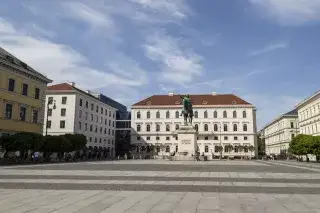 Frontalaufnahme des Wittelsbacherplatz