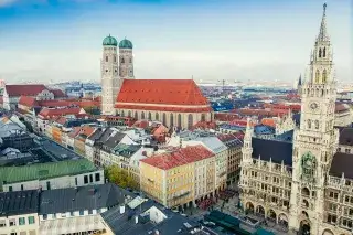 Frauenkirche und Neues Rathaus vom Alten Peter aus gesehen