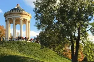 Herbstlicher Monopteros im Englischen Garten