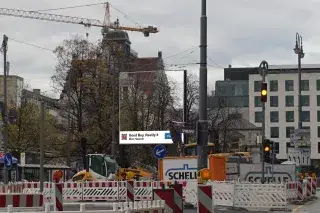 Kunst im öffentlichen Raum Billboard Lenbachplatz Max Haarich