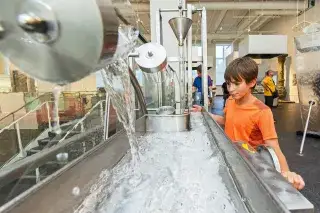 Deutsches Museum: Im Bereich Wasserbau kann man selbst Hand anlegen