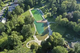 Luftaufnahme des Naturbad Maria Einsiedel in den Isarauen