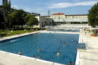 Das Schwimmerbecken im Freibad Prinzregentenbad