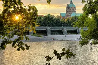 Sonnenuntergang an der Isar bei St. Lukas.