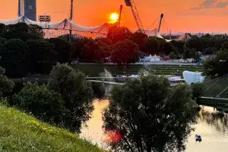 Sonnenuntergang im Olympiapark.