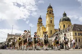 Trachten- und Schützenzug