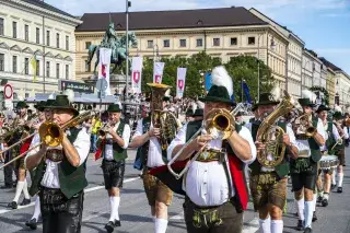 Trachten- und Schützenzug