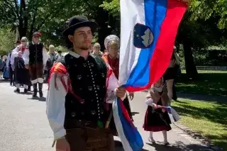 Slovenian cultural association Lipa at the big "Munich 2022" parade